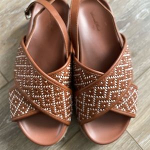 Universal threads platform sandals